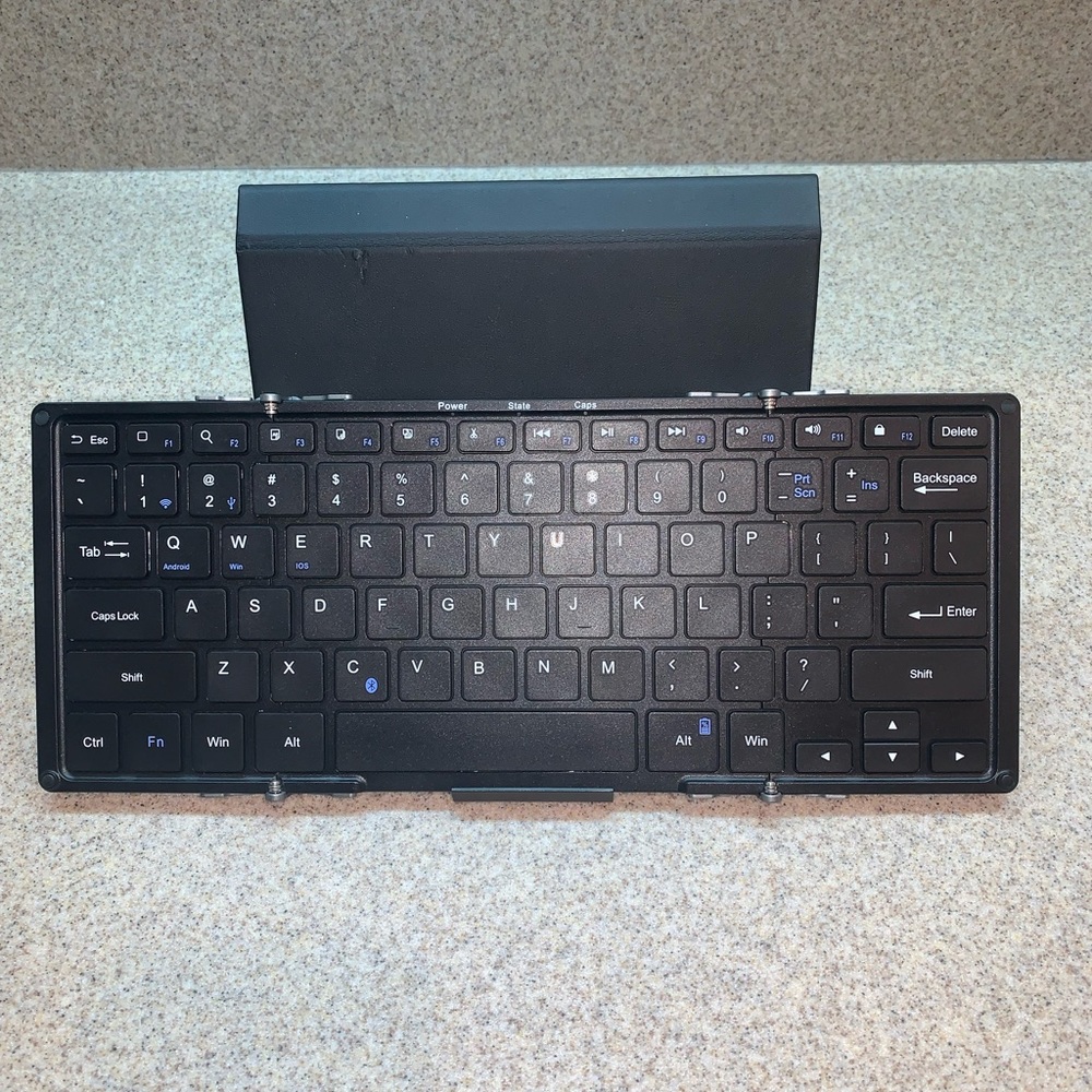Plugable Foldable Bluetooth Keyboard - Picture 9 of 11